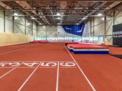 Multifunctioneel sportcentrum met multifunctionele sportvloer