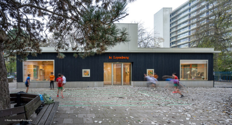 Elegant biobased kinderdagverblijf uit prefab modules